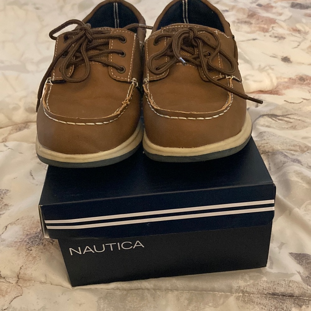 Nautica youth boat shoe- gently worn (1x) size 5